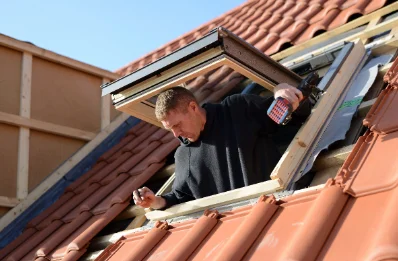 Pose de fenêtres de toit Velux à Besneville
